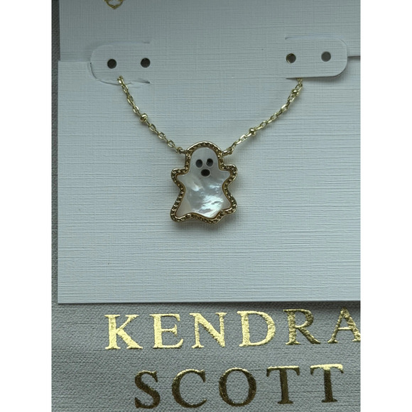 Kendra Scott Jewelry - Kendra Scot White Pendant Necklace